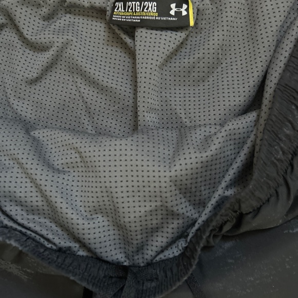 NWOT Mens Under Armour Swim Shorts - Picture 3 of 4